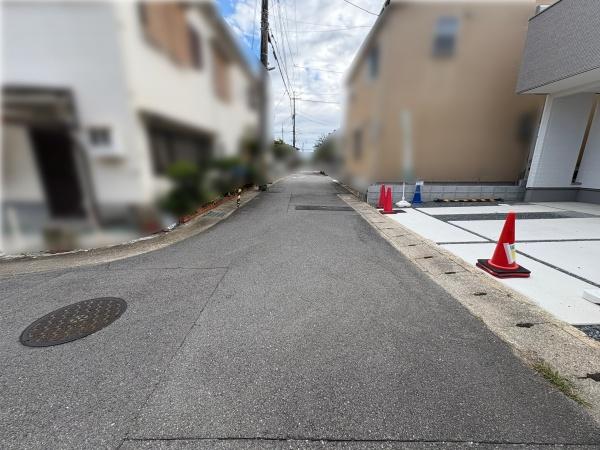 s{ss操R^ܘY̐VzˌĂ̑OʓH܂ތnʐ^