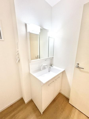 s{ss操R^ܘY̐VzˌĂ̐ʑEʏ