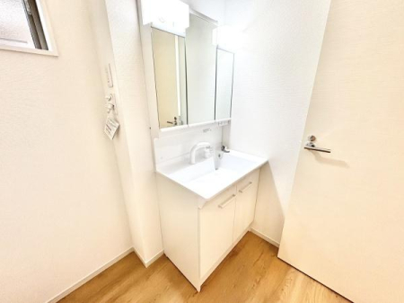 s{ss操R^ܘY̐VzˌĂ̐ʑEʏ