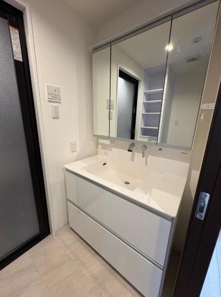 ���s�{���s�s������x��ʕ���������g���� 342�̒��Ã}���V�����̐��ʑ�E���ʏ�