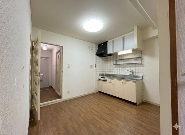 ���s�{���s�s�E���搼���ɖ��L�� 6-1�̒��Ã}���V�����̃��r���O