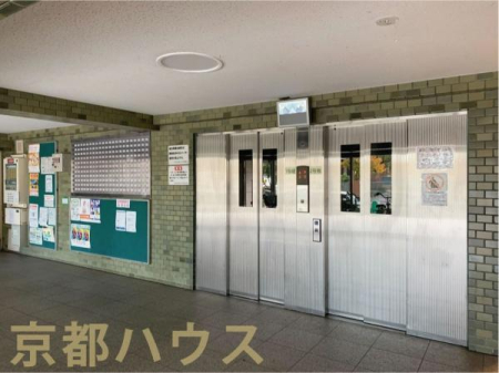 ���s�{���s�s������[�����Y��2���� 2-1�̒��Ã}���V�����̃G���g�����X