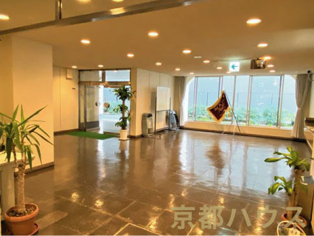 ���s�{���s�s�E����R�m���r�K�� 6�̒��Ã}���V�����̃G���g�����X