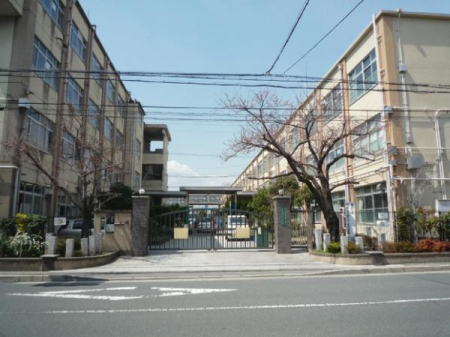 【中学校】京都市立西院中学校：196m