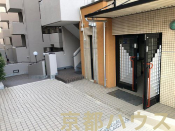 ���s�{���s�s�R�ȋ�k�ԎR��ђ�38�̒��Ã}���V�����̌��n�O�ώʐ^