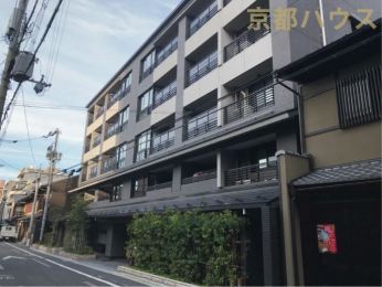 ���s�{���s�s������O������H��156�̒��Ã}���V�����̌��n�O�ώʐ^